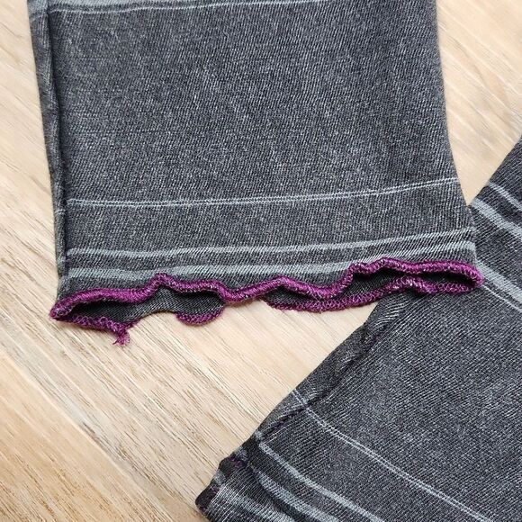 🔹️NWT Urban Outfitters Ecote Gray Striped Long Sleeve Top Large - Picture 6 of 9